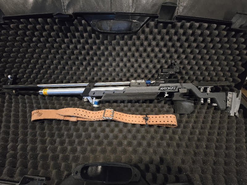 ANSCHUTZ 9015 AIR RIFLE WITH TANK